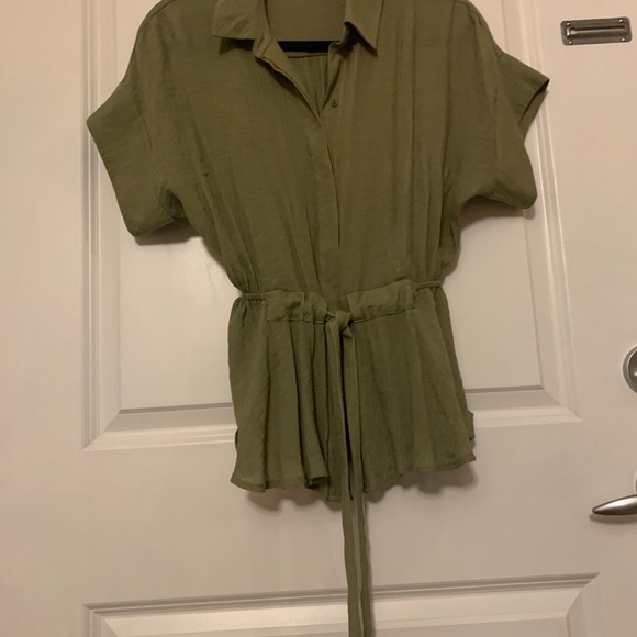 Guess brand XS Never worn , no damage or stains paid 55 each new no tags $30both - Picture 8 of 8